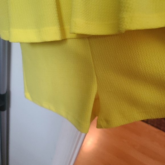 Yellow Charlotte  Russe romper - Picture 4 of 4
